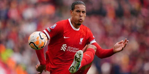 Hau Ve La Gi 1 Hậu vệ là gì trong môn thể thao vua?